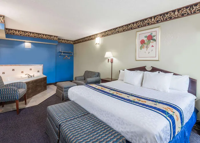 Days Inn & Suites By Wyndham Youngstown / Girard Ohio