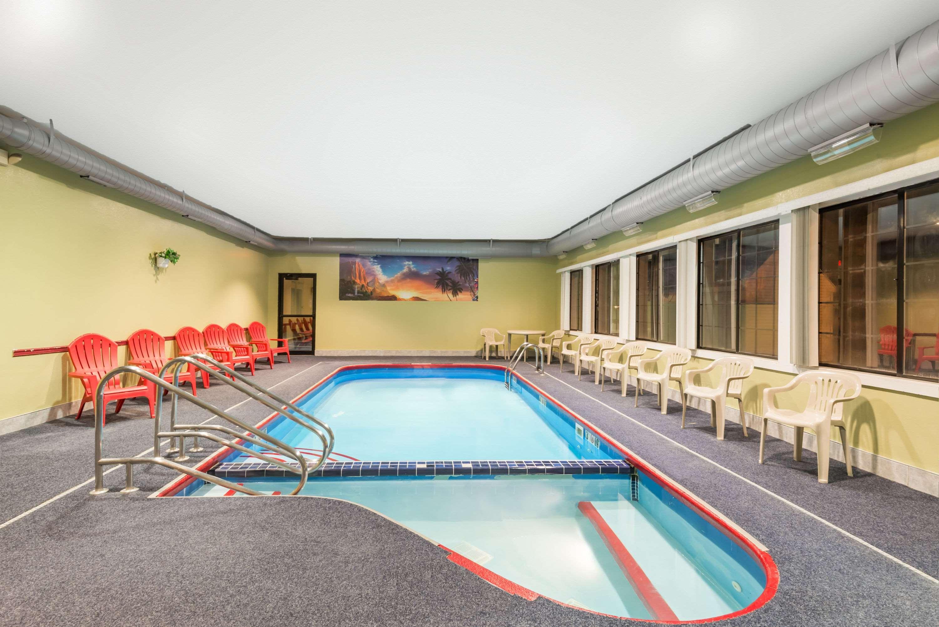 Days & By Wyndham Youngstown / Ohio